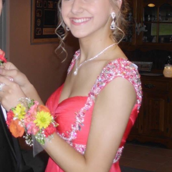 • Dave and Johnny • Prom Dress - Picture 3 of 5